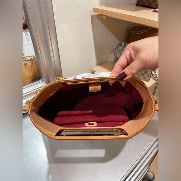 100% Authentic Louis Vuitton Judy MM - Picture 2 of 4